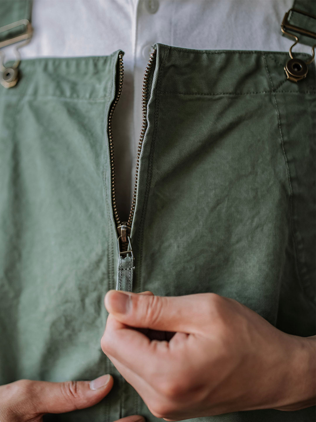 Victor™ | Pantalón de tirantes beige elegante